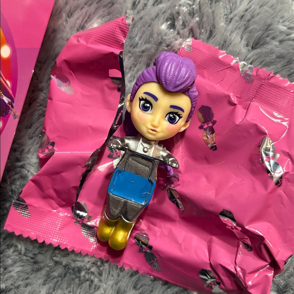 K Pop Bundle - Picture 11 of 13